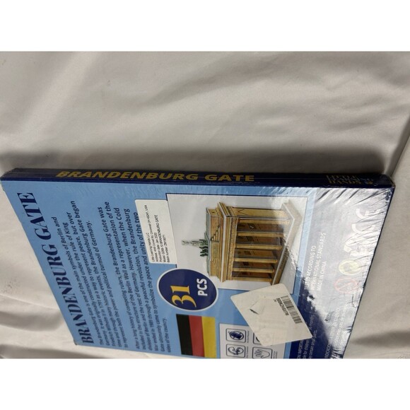 3D Puzzle Brandenburg Gate Germany Little Learning Hands 31 Pieces Children NEW - Picture 4 of 5